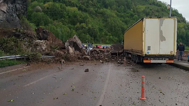 Karadeniz sahil hattında ulaşım durdu