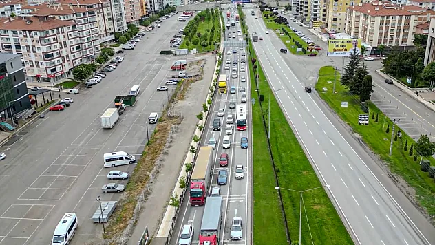 Karadeniz Yolunda Bayram Yoğunluğu Dronla Görüntülendi!