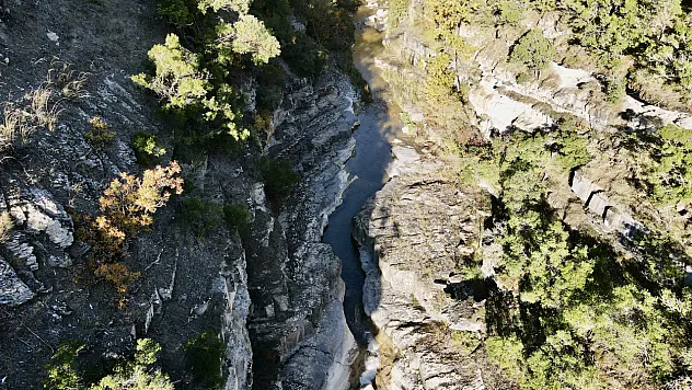 Karakütük Şelalesi Ziyaretçilerini Bekliyor
