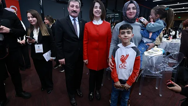'Kardeşlik Buluşması' iftarında çocuklar ve protokol aynı sofrada buluştu