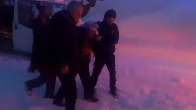 Karla Kapanan Köy Yolunda 5 Saatlik Kurtarma Mücadelesi