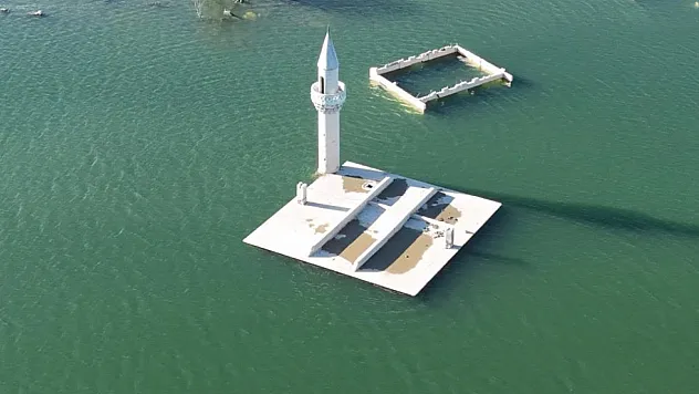 Kars'ta baraj suları çekildi, eski köy yeniden ortaya çıktı
