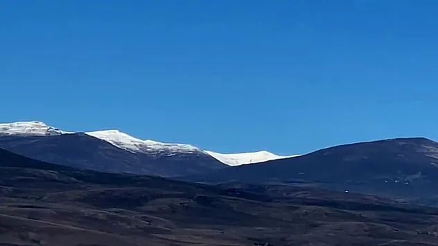 Kars'ta kışın ilk işareti geldi: Yüksek kesimler beyaza büründü