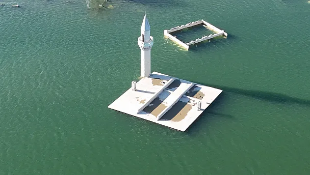 Kars'ta sular çekildi, Tarihi Karakurt Köyü yeniden gün yüzüne çıktı