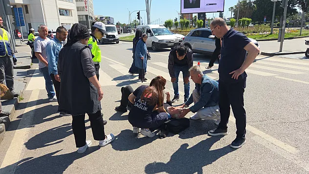 Karşıya geçmek isterken otomobil çarptı