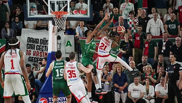 Karşıyaka 'son saniyede' Basketbol Süper Ligi'ne tutundu