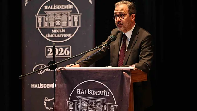 Kasapoğlu'ndan gençlere demokrasi dersi