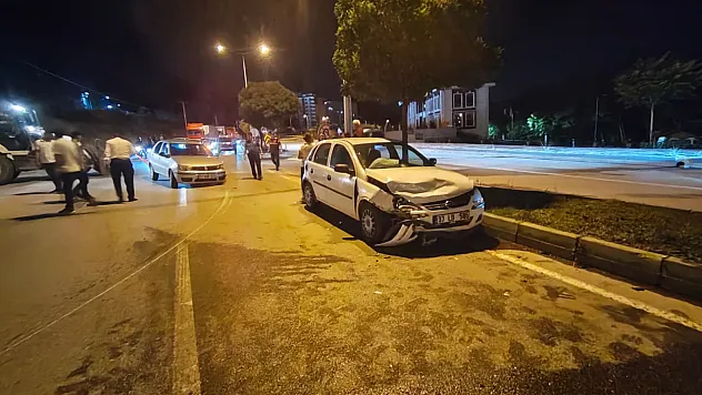 Kastamonu'da iki otomobil çarpıştı: 3 yaralı