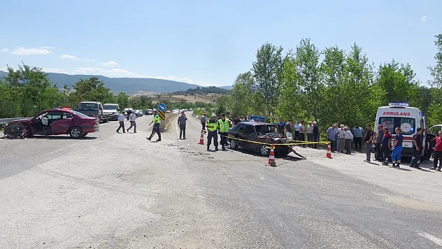 Kastamonu'da otomobiller çarpıştı:3 yaralı 1 ölü