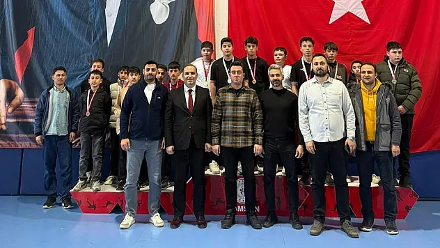 Kavak'ta okul sporları masa tenisi turnuvası tamamlandı