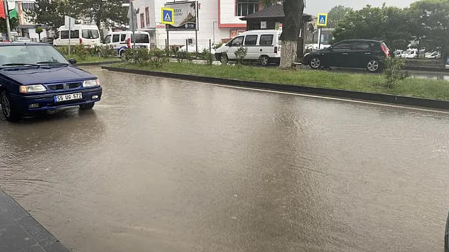 Kavak'ta sağanak hayatı olumsuz etkiledi