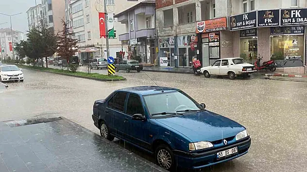 Kavak'ta sağanak yağış etkili oldu