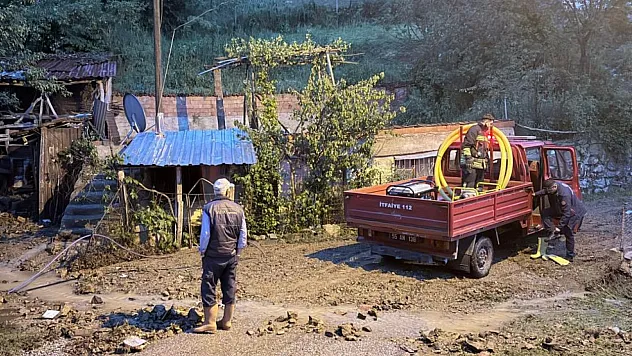 Kavak'ta Sel Alarmı: Evleri su bastı, İtfaiye ve Jandarma seferber oldu!