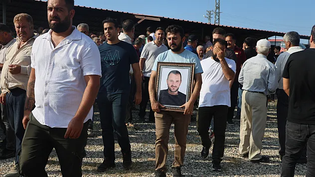 Kaygayı ayırmak isterken bıçaklanarak öldü