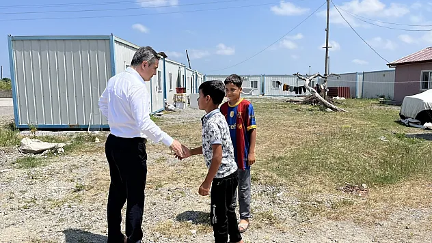 Kaymakam Altıpınar'dan mevsimlik işçilere ziyaret