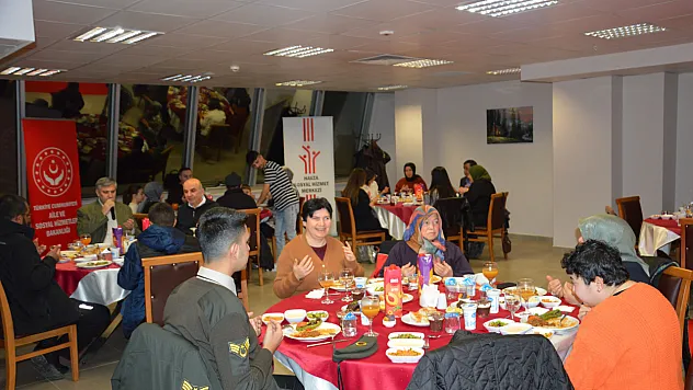 Kaymakam Ayvat Yetim çocuklar ile iftarda buluştu