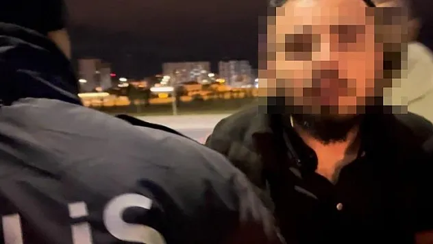 Kaza yapan sürücü ekiplere zorluk çıkardı