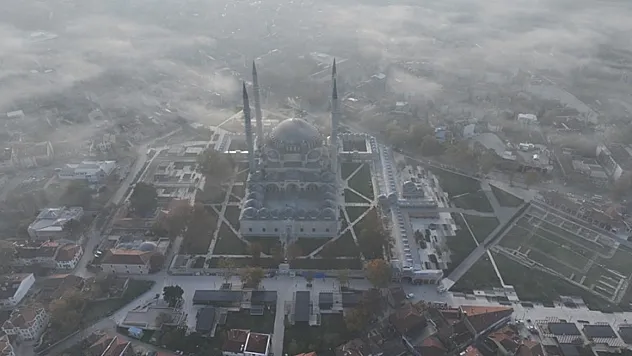 Kentin yüksek noktalarında sis geçişleri etkili oldu