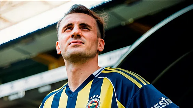 Kerem Aktürkoğlu'ndan Taraftara Duygusal Mesaj: Seneye Çok Daha Güçlü Döneceğiz