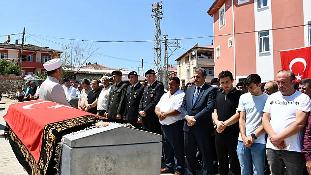 Kıbrıs gazisi Çakır son yolculuğuna uğurlandı