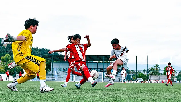 Kıbrıslı Futbolcu Mete Adanır Unutulmadı