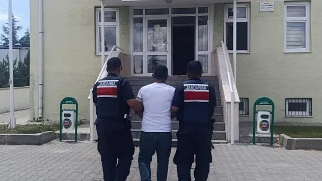 Kırıkkale jandarma ekipleri aranan şahısları kıskıvrak yakaladı