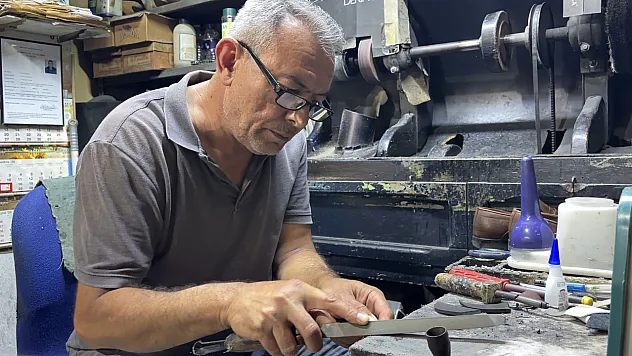 Kırklareli'nde 43 yıllık baba mesleğini sürdürüyor