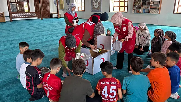 Kızılay'dan yaz Kur'an kursu öğrencilerine anlamlı ziyaret