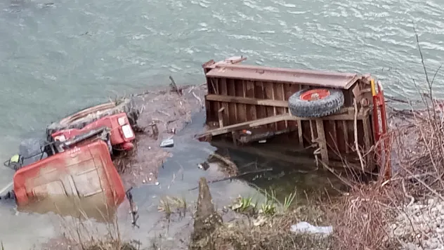 Kızılırmak'a devrilen traktör can aldı