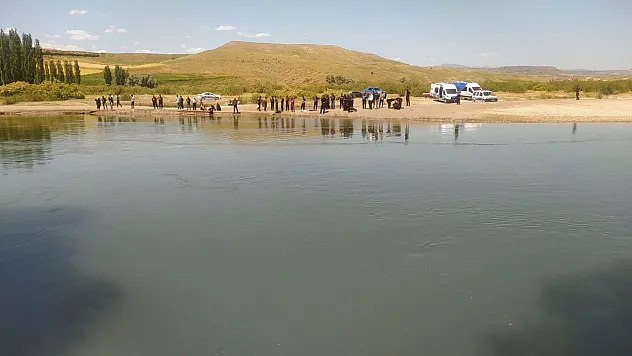 Kızılırmak'ta boğulma faciası: Bir çocuk öldü, bir çocuk aranıyor