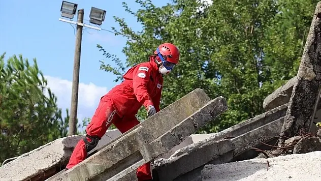 Kocaeli'de gerçeğini aratmayan deprem tatbikatı