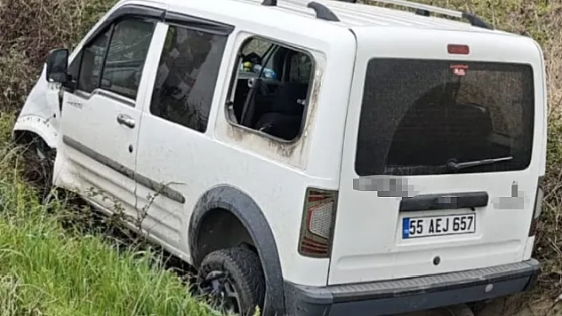 Kontrolden çıkan araç kanala uçtu