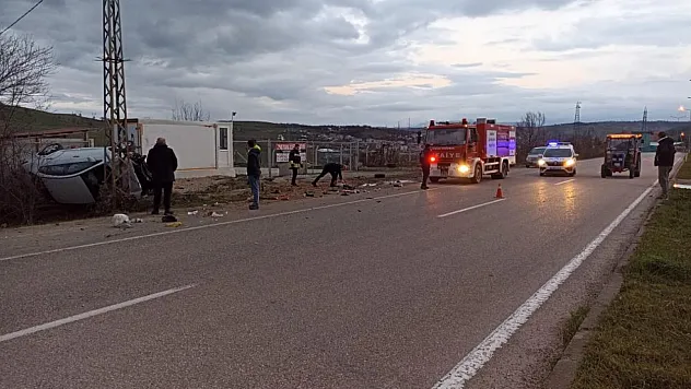 Kontrolden çıkan otomobil takla attı, 2 kişi yaralandı