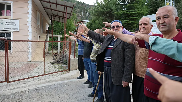 köy adına alındı sandıkları konak, eski muhtarın çıktı