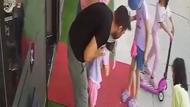 Kuaför çocuğu 'heimlich' manevrasıyla kurtardı