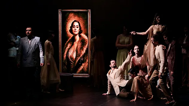 'Kürk Mantolu Madonna' müzikal draması dünya prömiyerini yaptı