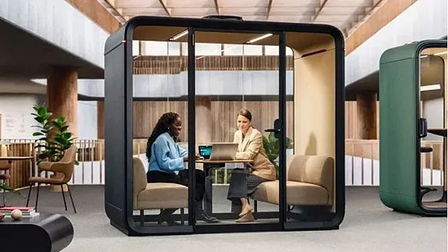 Kurumsal İletişim ve Ekip İşbirliği: Modern Ofislerde Akustik Çözümlerin Stratejik Rolü