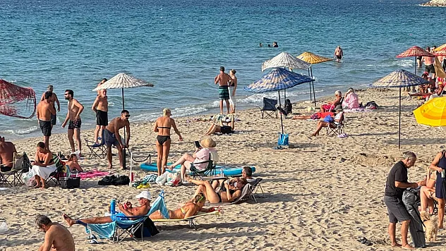 Kuşadası'nda ekim ayında yazdan kalma günler