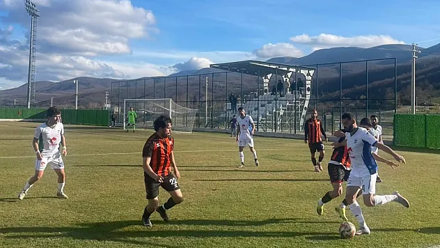 Ladik Belediyespor Sahasında Karabük Eflanispor ile Berabere Kaldı