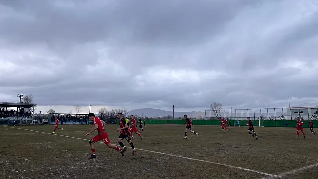 Ladik Belediyespor sahasında Turhalspor'u 2-1 yendi