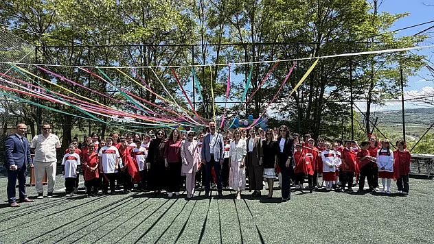 Ladik'te mezuniyet programında öğrencilere milli takım forması hediye edildi