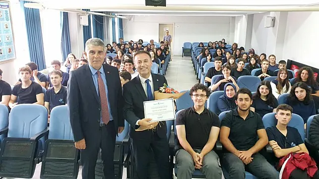 Liseliler İlk derse akademisyenlerle girdi
