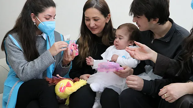 Lösemiyle savaşan Elisa Eylül, ağabeyiyle yeniden gülümsedi