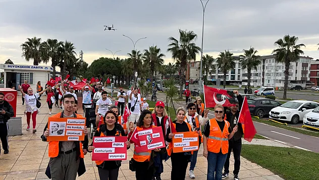 LÖSEV'den Samsun'da Cumhuriyet Bayramı'na özel 29 metrelik bayrak