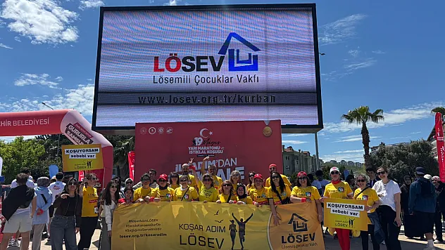 LÖSEV gönüllüleri ve aileleri lösemili çocuklar için Samsun'da koştu