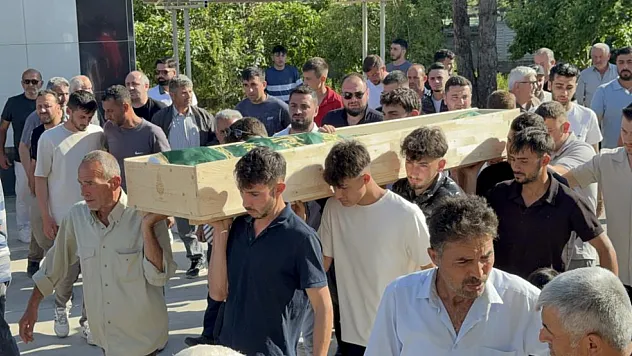 Lunapark'ta ölen genç son yolculuğuna uğurlandı