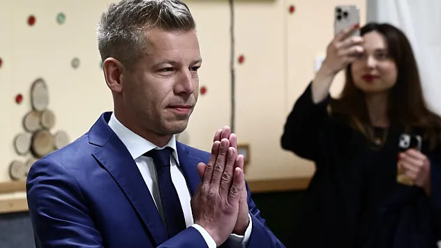 Macaristan'da sandıktan 'Değişim' çıktı: Orban devri kapandı