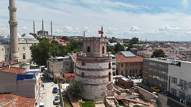 Makedon Kulesi için tarih düzeltmesi
