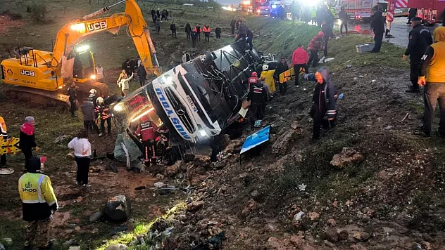 Malatya'da yolcu otobüsü devrildi: 4 ölü, çok sayıda yaralı var