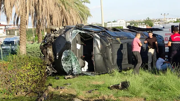 Manavgat'ta tur minibüsü dehşeti: 15 yaralı